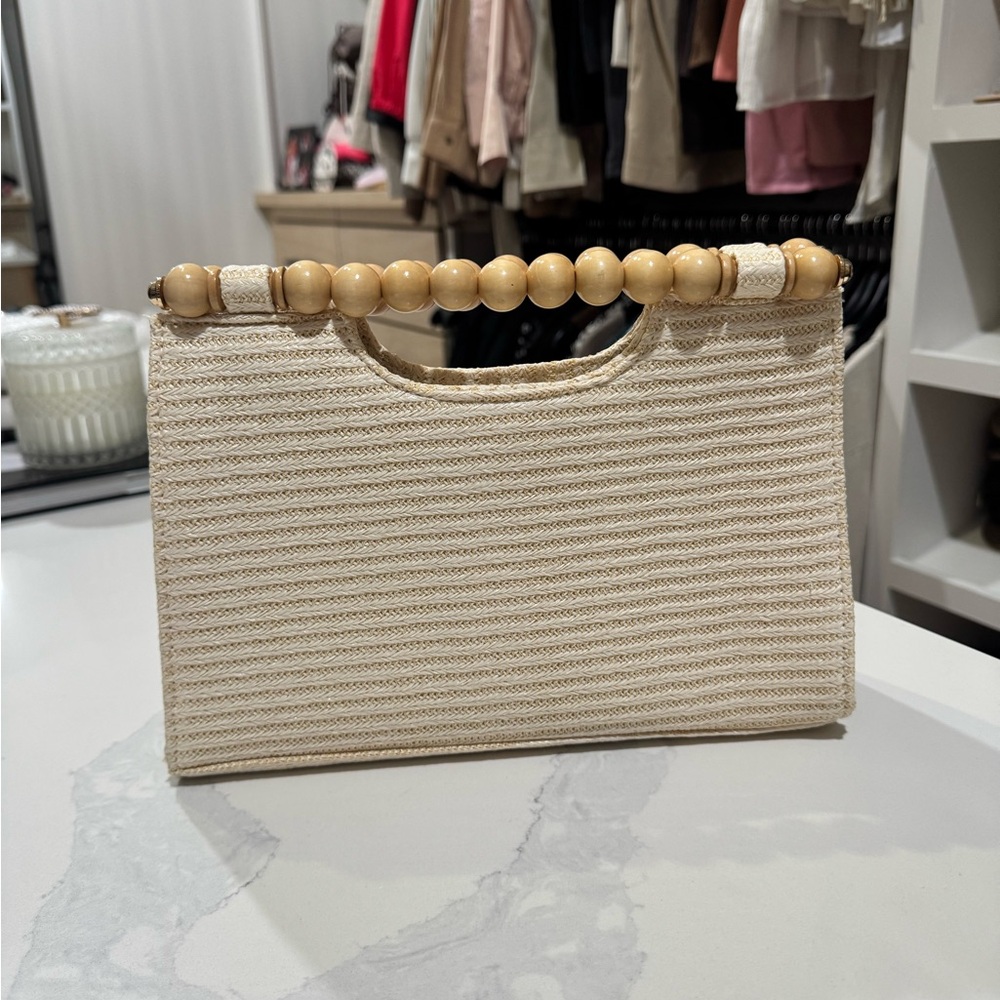 Elegant Cream Handbag with Wooden Handle